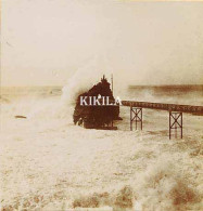 Photo Stéréoscopique (27) 7,7x7,7 Cm Carton Fort 17,7x8,7 Cm  Biarritz Le Rocher De La Vierge  Vague Tempête - Fotos Estereoscópicas