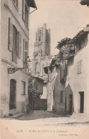**** 81 ***   ALBI  La Rue Des Prêtres  Et La Cathédrale TTB Timbrée - Albi