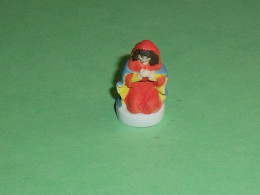 Fèves / Fève / Santons / Crèche / Nativité : Vièrge " Mat "            T195 - Santons