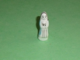 Fèves / Fève / Santons / Crèche / Nativité : Vièrge         T195 - Santons