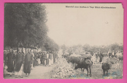 VIÊT-NAM - MARCHÉ AUX BUFLES (inscrit Avec Un Seul F) À TAY NINH (COCHINCHINE)-nombreuses Personnes Et Buffles-PRÉCUSEUR - Vietnam