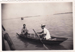 Photo Originale -1953 - Militaria - Viet Nam - Cochinchine -avec Le Sampan Du Bord  Sur Le Mekong - Krieg, Militär