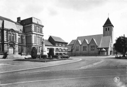 BELGIQUE - Momignies - Hôtel De Ville - Eglise St Amand - Clocher - Monument - Nels - Carte Postale - Momignies