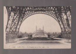 Delcampe - 75 - Paris - Le Trocadéro Sous La Tour Eiffel - Circulée En 1917 - Paris (07)