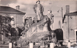 85 SAINTE HERMINE MONUMENT A LA MEMOIRE DE GEORGES CLEMENCEAU - Sainte Hermine