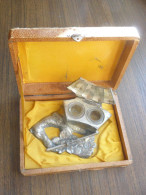 Vintage Chinese Metal Desk Ink Set Decorated With Sword In Original Wooden Box VERY NICE - Encriers