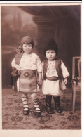ROMANIA - PORT NATIONAL - TYPES ET SCENES ETHNIC ETHNIQUE COSTUMES NATIONALES - ARAD REAL PHOTO RPPC - Romania
