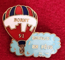 PIN'S MONTGOLFIERE "BORNY, Espace En Fête, Email Grand Feu Base Or,  Format 2,7X2,5cm - Airships