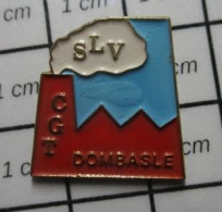 717 Pin's Pins / Beau Et Rare / ASSOCIATIONS / SYNDICAT COMMUNISTE CGT SLV DOMBASLE - Associations