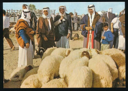 CPSM / CPM 10.5 X 15 Israël (131) BEER SHEBA Jour De Marché  Bédouines Négociant Des Moutons - Israel
