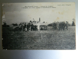 BELLEGARDE  SOUVENIR DE L'AVIATION L'AEROPLANE VUE ARRIERE PENDANT LE RAVITAILLEMENT EN ESSENCE (usures) - Bellegarde