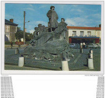 Carte Format 15 X 10,5 Cm Sainte Hermine Monument Clémenceau ( Sculpteur Sicard ) ( Recto Verso ) - Sainte Hermine