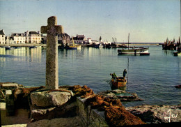 CPM Le Guilvinec Un Coin Du Port Vers Lechiagat - Guilvinec