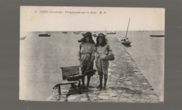 ARES PARQUEUSES SUR LA JETEE - Arès