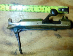 Boitier Et Culasse Miniature En Laiton Surement Carabine De Jardin Ou Scolaire - Armas De Colección