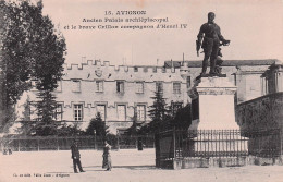 84 AVIGNON ANCIEN PALAIS ARCHIEPISCOPAL ET STATUE DU BRAVE C - Avignon (Palais & Pont)