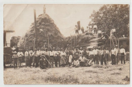 CARTE PHOTO VATOUT POITIERS - : LOCOMOBILE - MACHINE A VAPEUR & SA COURROIE POUR LA BATTEUSE - SCENE DE BATTAGE - - Landwirtschaftl. Anbau
