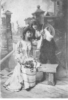CHROMOS AO#AL00036 PUBLICITE GRANDE PHARMACIE HENRY MARTIN RENNES HOMME COURTISANT UNE FEMME SUR UN BANC - Other & Unclassified