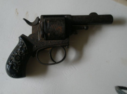 Relitto Di Un Vecchio Piccolo Revolver - Decorative Weapons