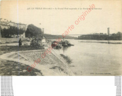 33.   LA REOLE .  Le Grand Pont Suspendu Et Les Bords De La Garonne . - La Réole