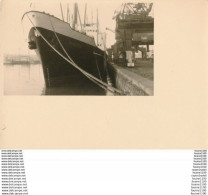 Photo Rigide Au Format 18 X 13 Cm Bateau De Commerce Cargo VIRGILIA Port De Déchargement à Identifier ( Le Havre ??? ) - Otros & Sin Clasificación