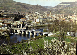 CPM Millau Aveyron Capitale Des Causses Vue Generale Au Premier Plan Le Pont Lerouge Sur Le Tarn - Millau