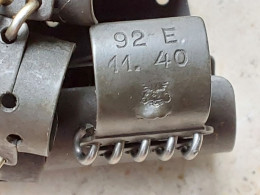 Bande De Mitrailleuse Allemande Ww2 Datée Et Marquée 92E 11.40 - Decorative Weapons