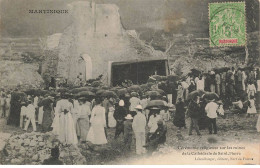 MIKICP9-049- MARTINIQUE CEREMONIE RELIGIEUSE SUR LES RUINES DE LA CATHEDRALE DE SAINT PIERRE - Sonstige & Ohne Zuordnung