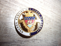 Insigne Ancien " Grande Semaine Des Armes De Combat "- Escrime - Blason De Paris - Autres & Non Classés