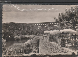 30 - REMOULINS - Le Pont Du Gard - Vu Du Jardin Du Vieux Moulin - Remoulins