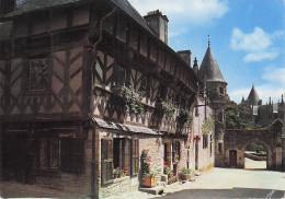 56 JOSSELIN UNE VIEILLE MAISON DU XVIE SIECLE A L ANGLE DES RUES DES T - Josselin