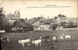 CPA La Normandie Pont L'Eveque Un Coin De La Rue De Geole Et La Sous Prefecture Vaches - Pont-l'Evèque