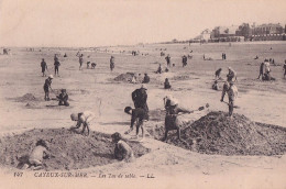 L17-80) CAYEUX SUR MER - LES TAS DE SABLE  - ANIMATION - ( 2 SCANS ) - Cayeux Sur Mer