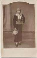 Portrait En Pied D'une Actrice En Costume, Munie D'un Tambourin - Teatro