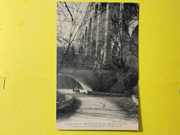CPA - 13 - ROQUEFAVOUR - L'AQUEDUC- VOITE EN ARRIÈRE PLAN - AUTOMOBILE - Roquefavour