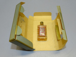 Delcampe - -BOITE UN PARFUM EDITH VENT DES ILES BOITE CARTONNEE FLACON MINIATURE PLEIN    E - Non Classés