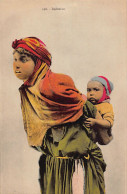 Delcampe - Algérie - Bédouine Portant Son Enfant Dans Le Dos - Ed. E.M.T. 168 - Frauen