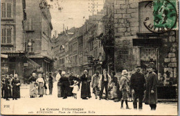 Delcampe - 23 AUBUSSON - Place De L'ancienne Halle - Aubusson