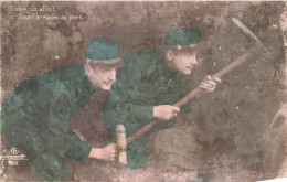 Delcampe - [-10%] FANTAISIES - Hommes - Encore Un Effort, Nous Arrivons Au Port - Carte Postale Ancienne - Männer