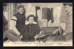 Delcampe - CYCLISME - Course Des 6 Jours De Paris - HOURLIER Se Repose Laissant Un Moment Ses Pneus Hutchinson - Wielrennen