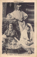 Delcampe - Maroc - RABAT - Femmes Marocaines Dans Leur Intérieur - Ed. Schmitt 60 - Rabat