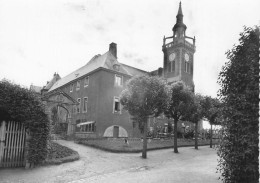 Delcampe - [-15%] BELGIQUE - Arlon - Eglise Saint Donat - Portail - Grille - Rue - Horloge - Tour - Flèche - Jardin - Carte Postale - Arlon