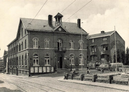 Delcampe - [-15%] BELGIQUE - Herstal - Maison Communale - Animé - Voitures - Edit Choul Herstal - Carte Postale Ancienne - Herstal
