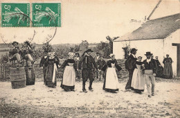Delcampe - [-25%] FOLKLORE - Costumes - Mœurs Et Costumes Bretons - Danses Bretonnes - Carte Postale Ancienne - Other & Unclassified