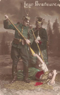 Delcampe - [-25%] FANTAISIES - Leur Bravoure - Colorisé - Carte Postale Ancienne - Men
