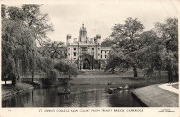Delcampe - [-20%] ROYAUME-UNI - St Johns College New Court From Trinity Bridge - Cambridge - Vue Sur Un Château - Carte Postale Anc - Cambridge