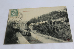 Delcampe - Saint Mandé La Gare Arrivée D Un Train - Saint Mande