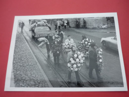 Delcampe - Anderlues - Eglise Saint-Médard-Funérailles De Cervellini Guiseppe En Décembre 1973 - 1/ Photo Véritable (voir Verso ) - Anderlues