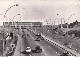 Delcampe - ORLY LA NATIONALE 7 ET L'AEROPORT - Aerodrome