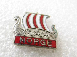Delcampe - PIN'S     BATEAU  NORGE  DRAKKAR    Email Grand Feu - Boten